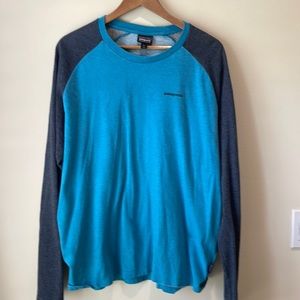 Patagonia Lightweight Swetshirt. Blue and darker blue. XL